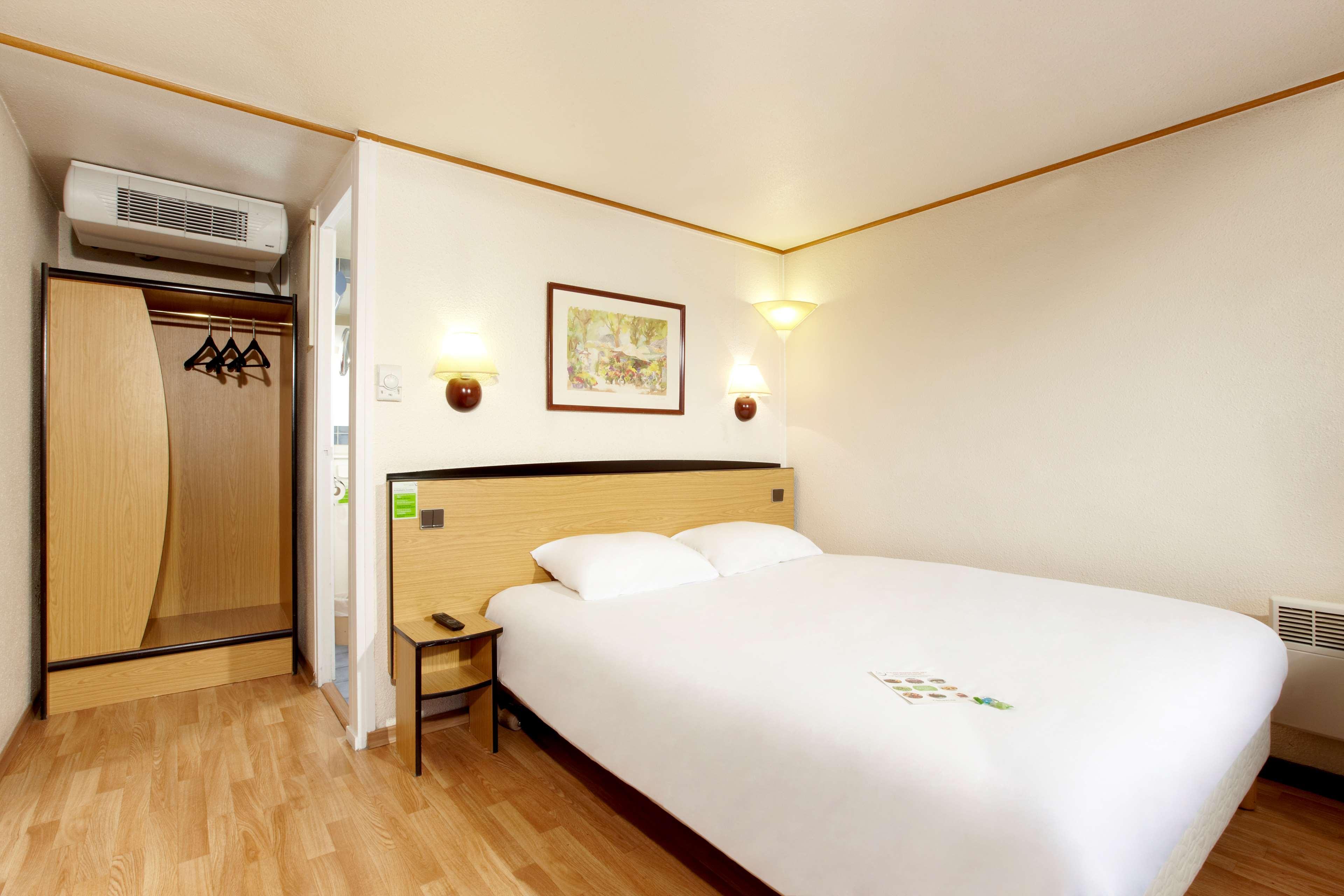 Campanile Rouen Nord - Barentin Hotel Exterior photo